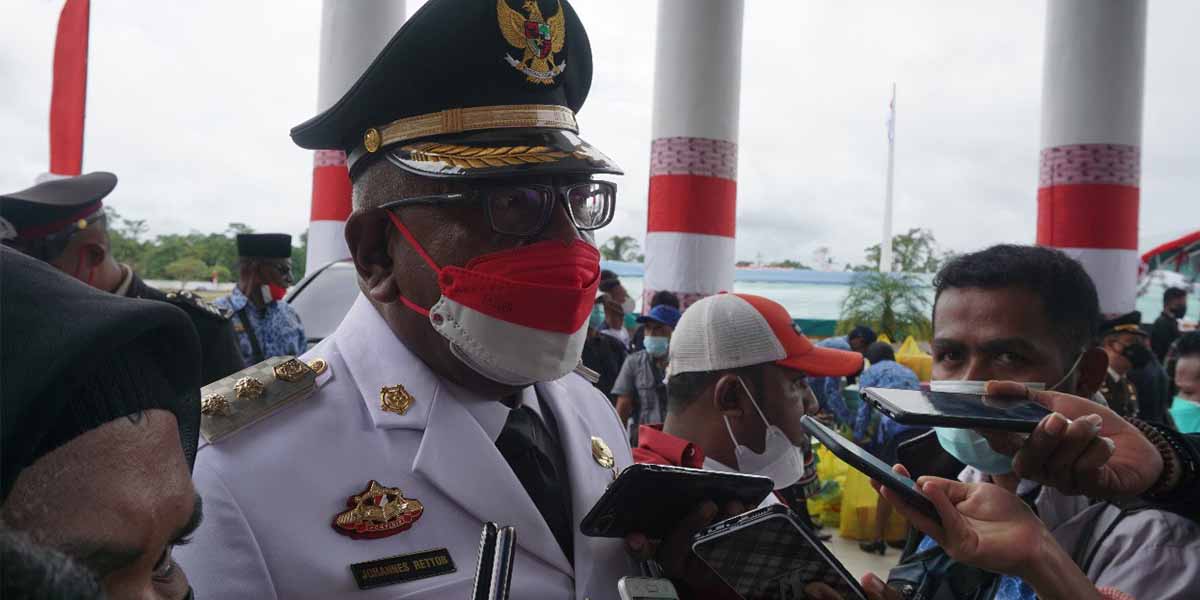 bicara-di-dpr-ri-john-rettob-minta-honorer-masuk-di-uu-asn